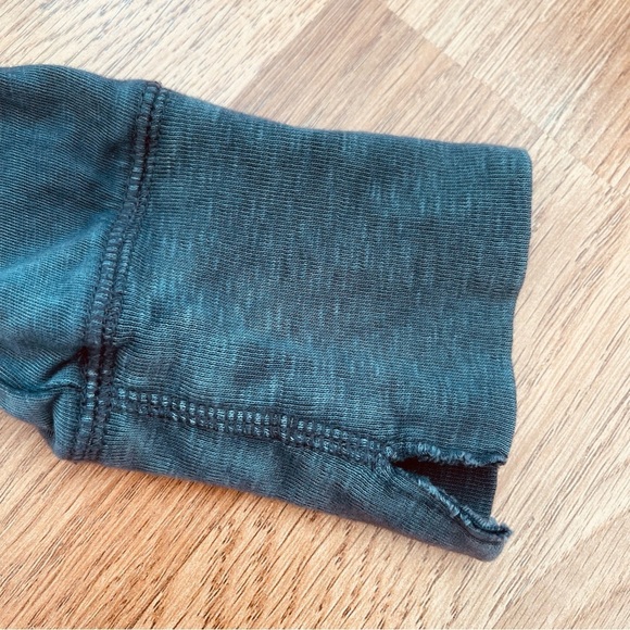 AERIE Dark Grey Distressed Long-sleeve Crewneck size Large - Picture 4 of 5